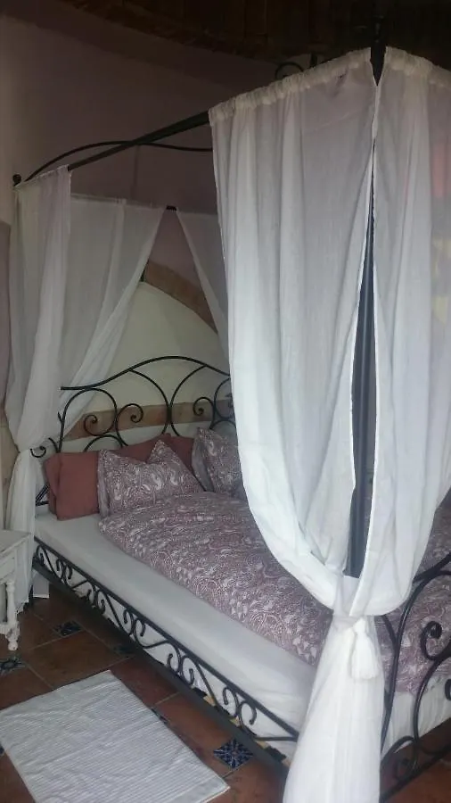 Casa Paraiso 贝纳哈拉菲 度假居